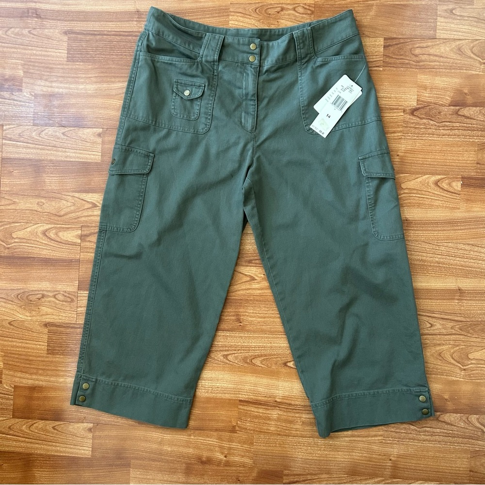 Jones New York Sport olive green capris pants